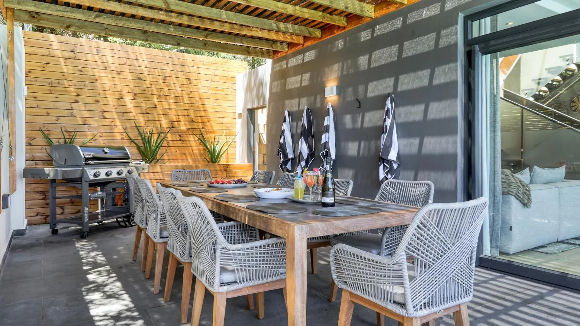 Villa Vista Del Mare Camps Bay - 3 Min Walk To Beach, Pool, View Cape Town South Africa