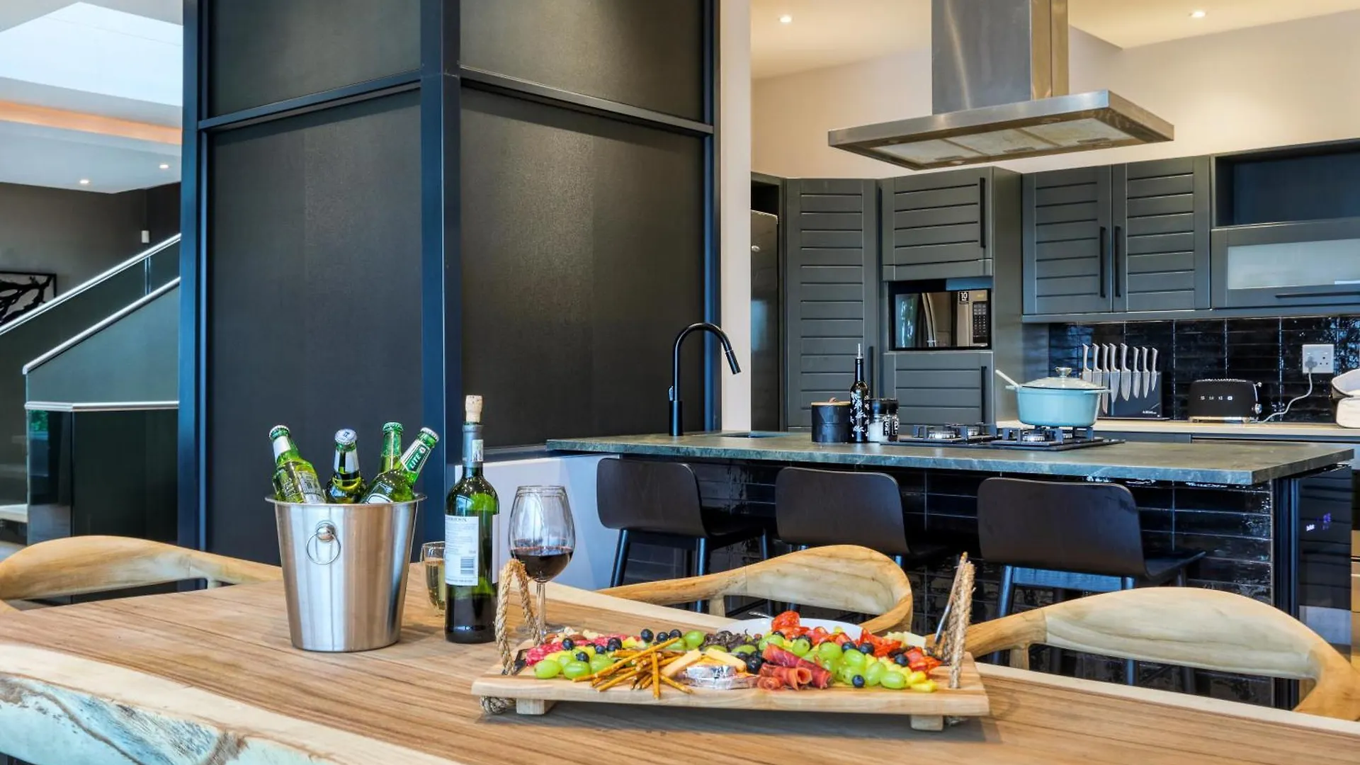 Vista Del Mare Camps Bay - 3 Min Walk To Beach, Pool, View Cape Town Villa