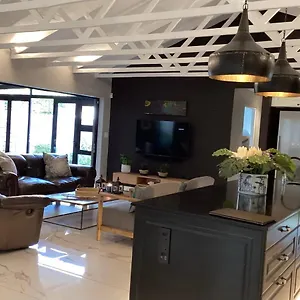 Villa Lyrique, Cape Town
