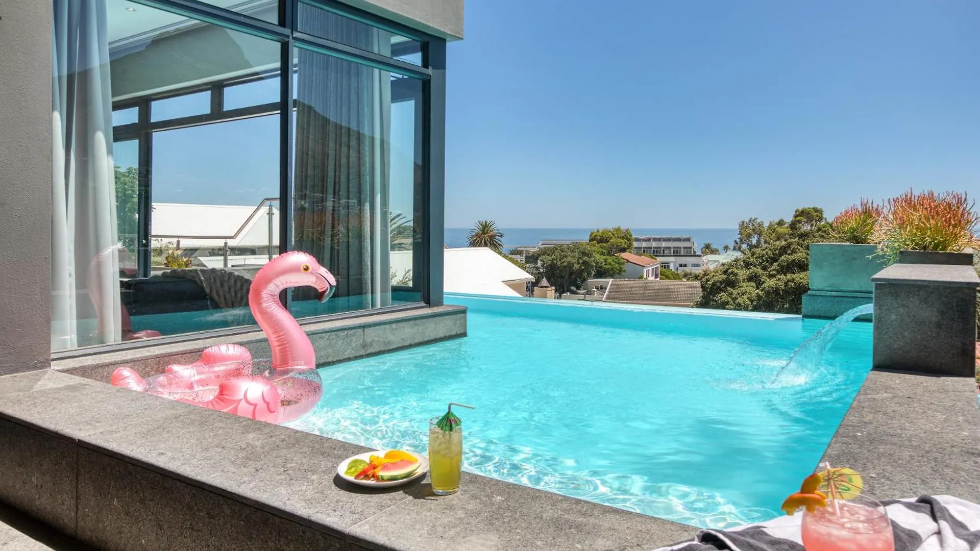 Vista Del Mare Camps Bay - 3 Min Walk To Beach, Pool, View contacts