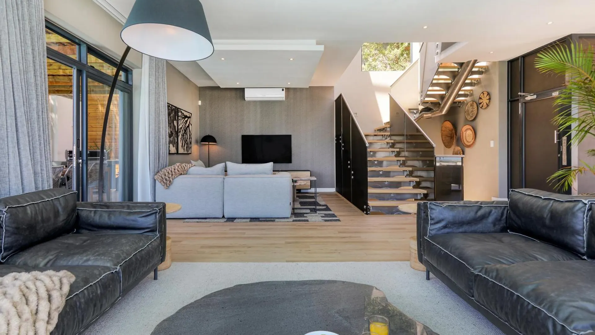 Vista Del Mare Camps Bay - 3 Min Walk To Beach, Pool, View Cape Town