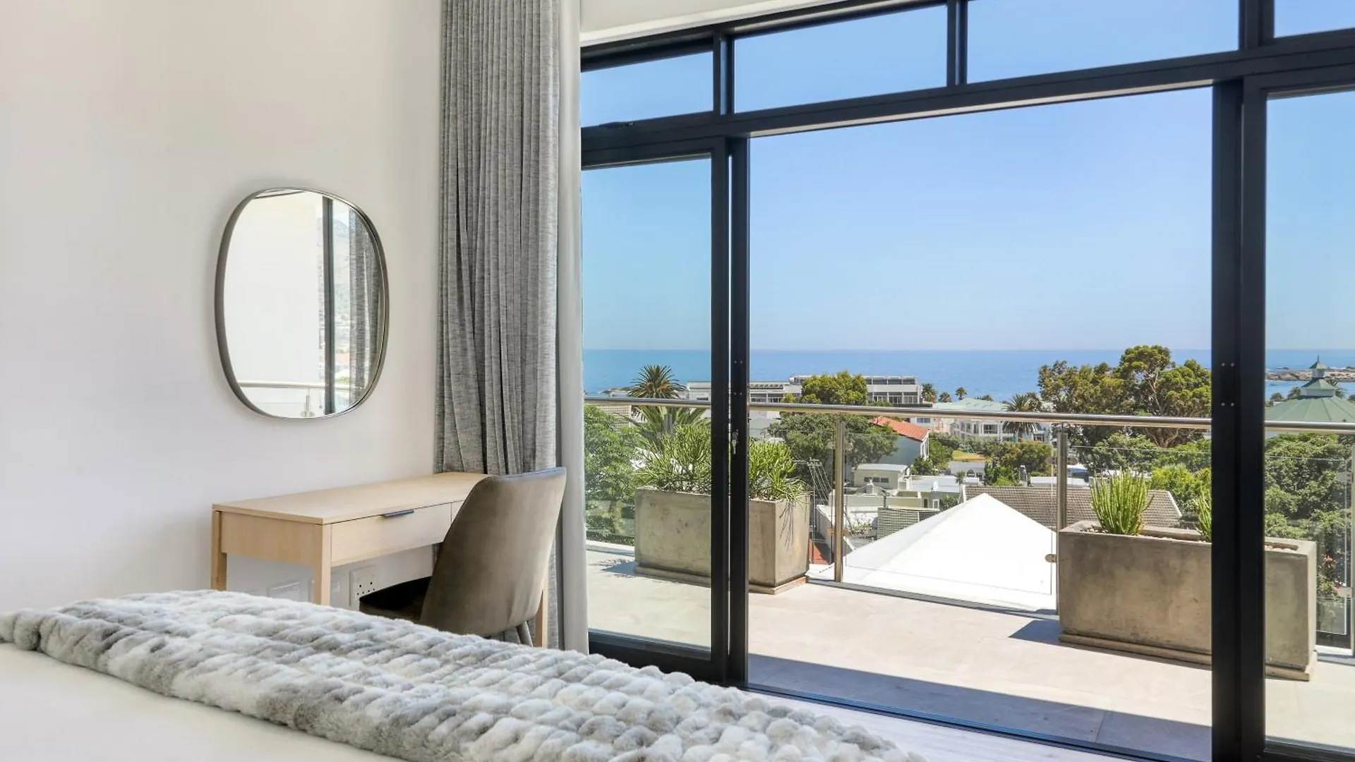 Vista Del Mare Camps Bay - 3 Min Walk To Beach, Pool, View Cape Town